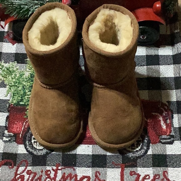 Uggs Toddler 🍼🍬🍭 - Picture 3 of 3